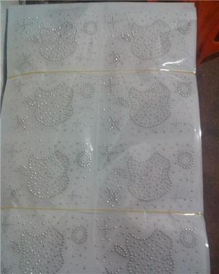 顺义刷图烫钻是一家自产自销厂,也可以来料加工,我厂-金华义乌市服装服饰
