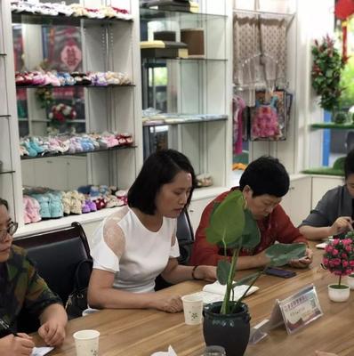市妇联调研组赴义乌调研来料加工工作