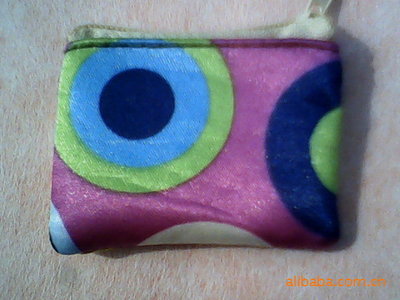 低价供应硬币零钱包及拉链小包，义乌市荣冠箱包厂专业代办来料、来样加工服务