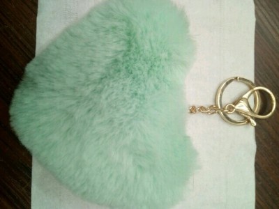 一块八的仿桃心毛球 探秘义乌国际商贸城里的“鹏运”小生意